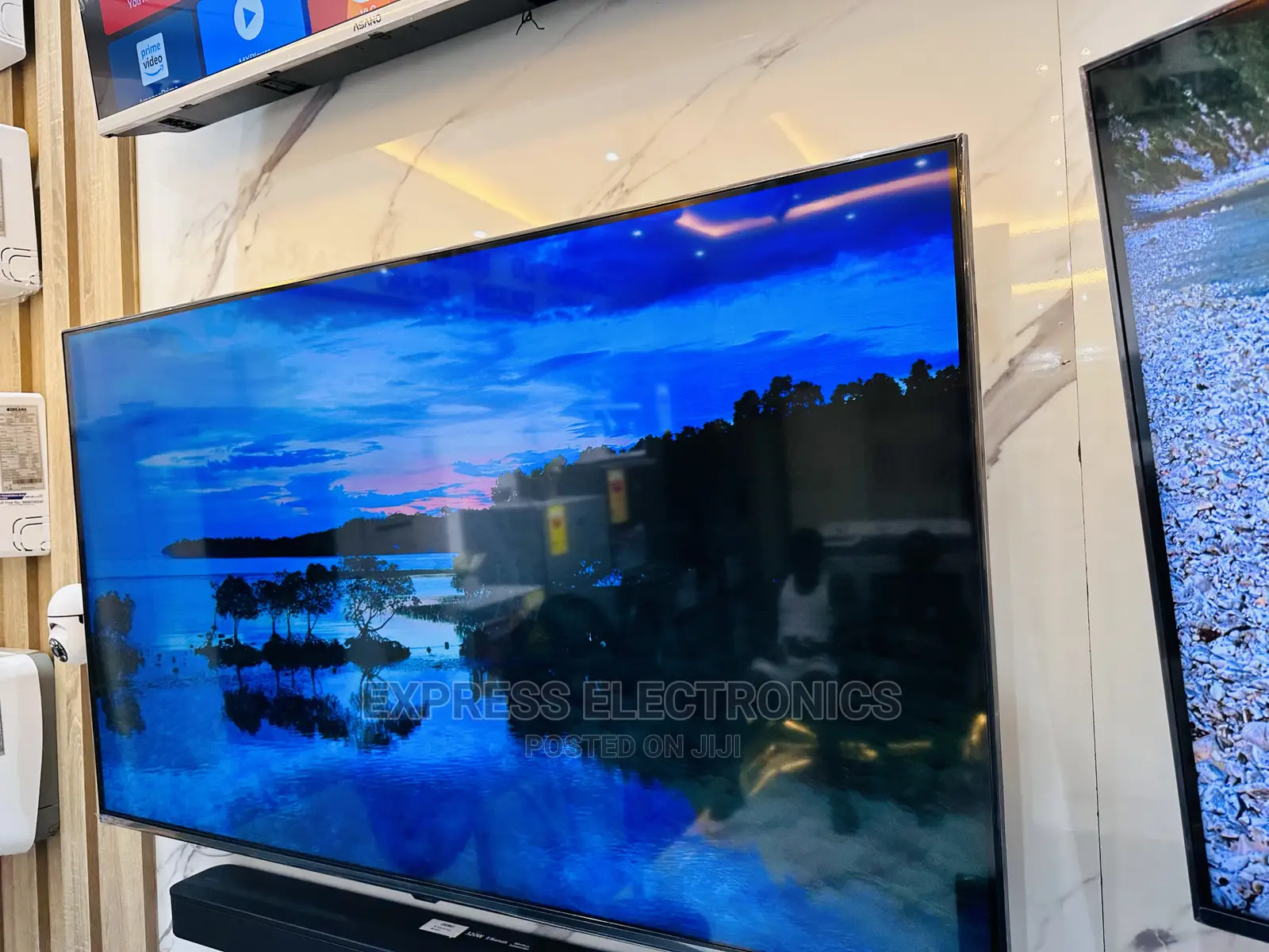 65au9072 Glossy Black Slim UHD Smart Samsung Tv 