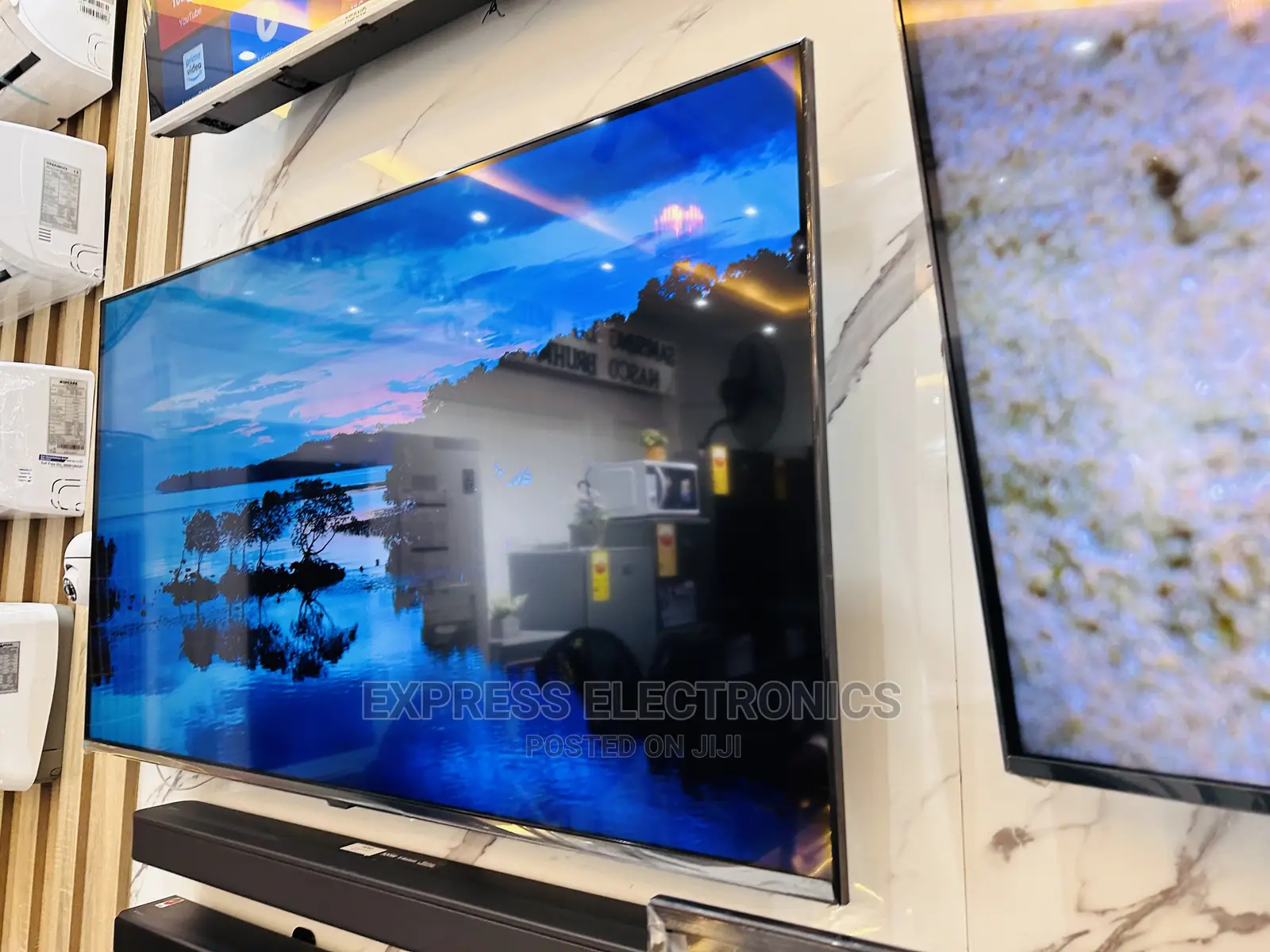 65au9072 Glossy Black Slim UHD Smart Samsung Tv 