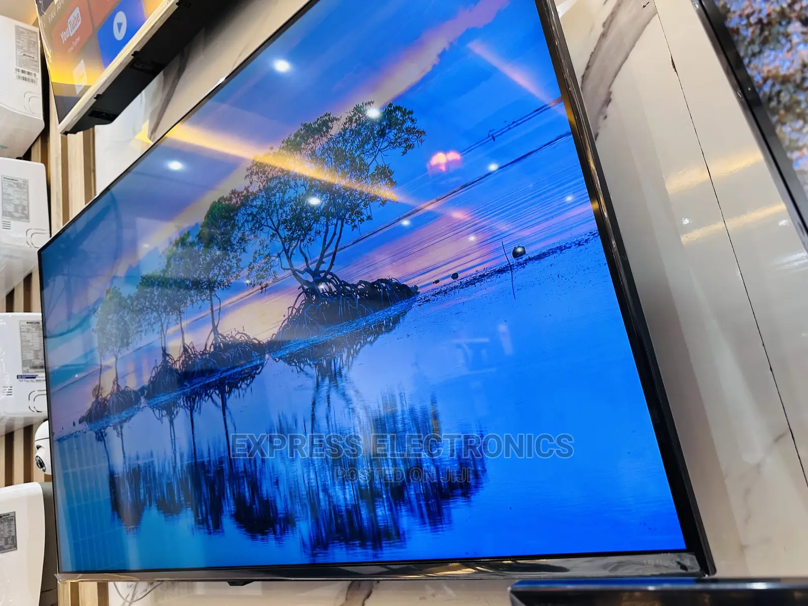 Cute  New Sleek UHD Smart Samsung 50AU9000