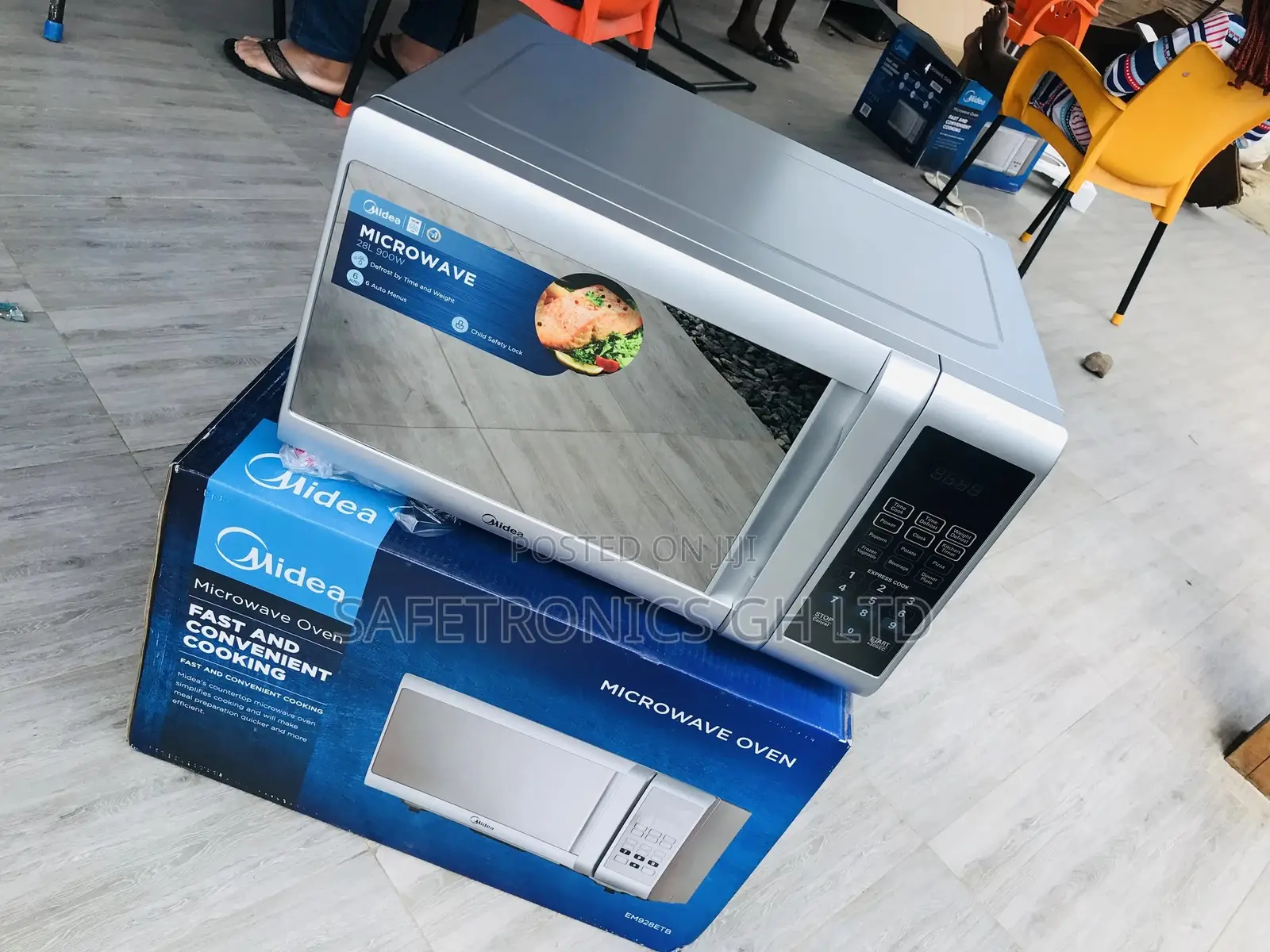 EM928ETB Countertop  Midea 28 Liters Microwave
