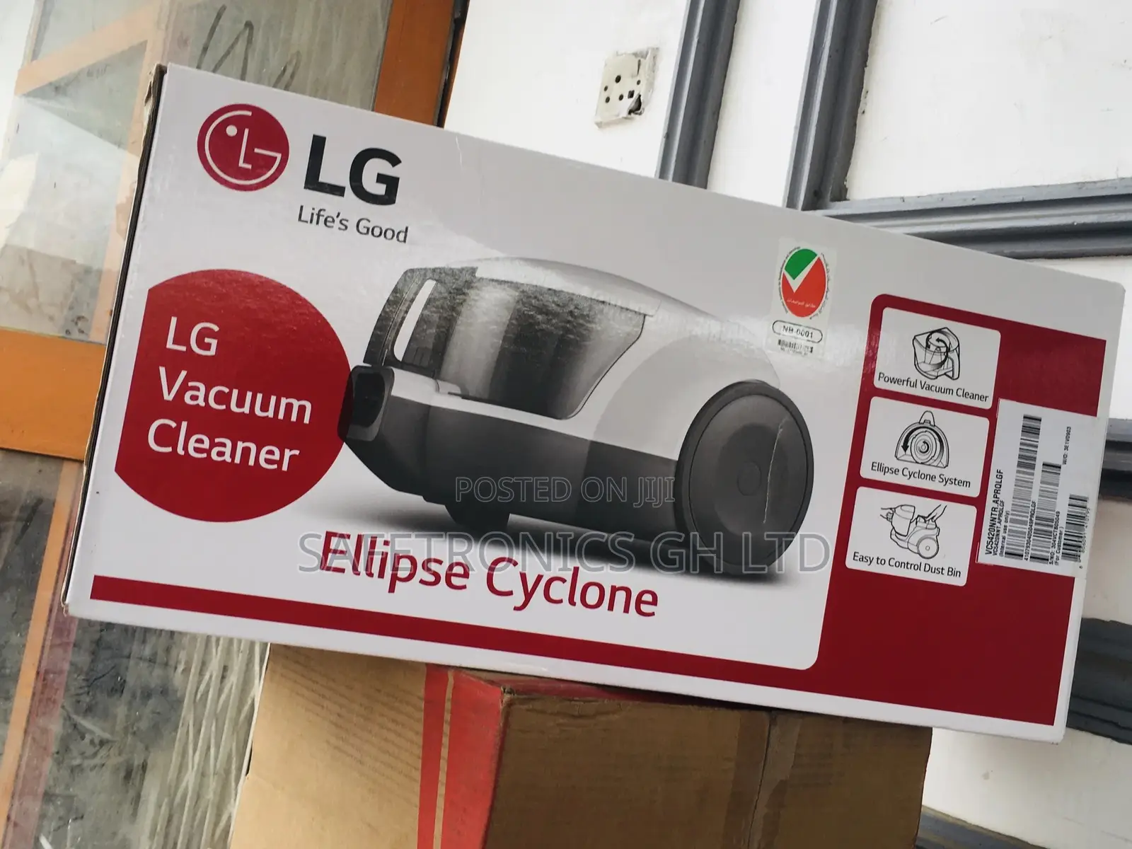 Affordable and Reliable Vacuum Cleaner 2000W Red LG Electric