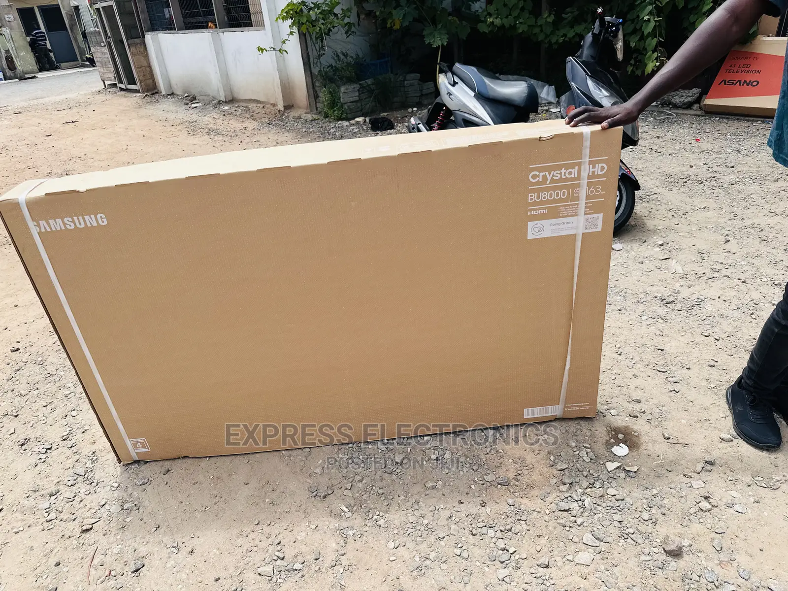 Smart 65”Bu8000 Samsung UHD Glossy Black Slim Tv 