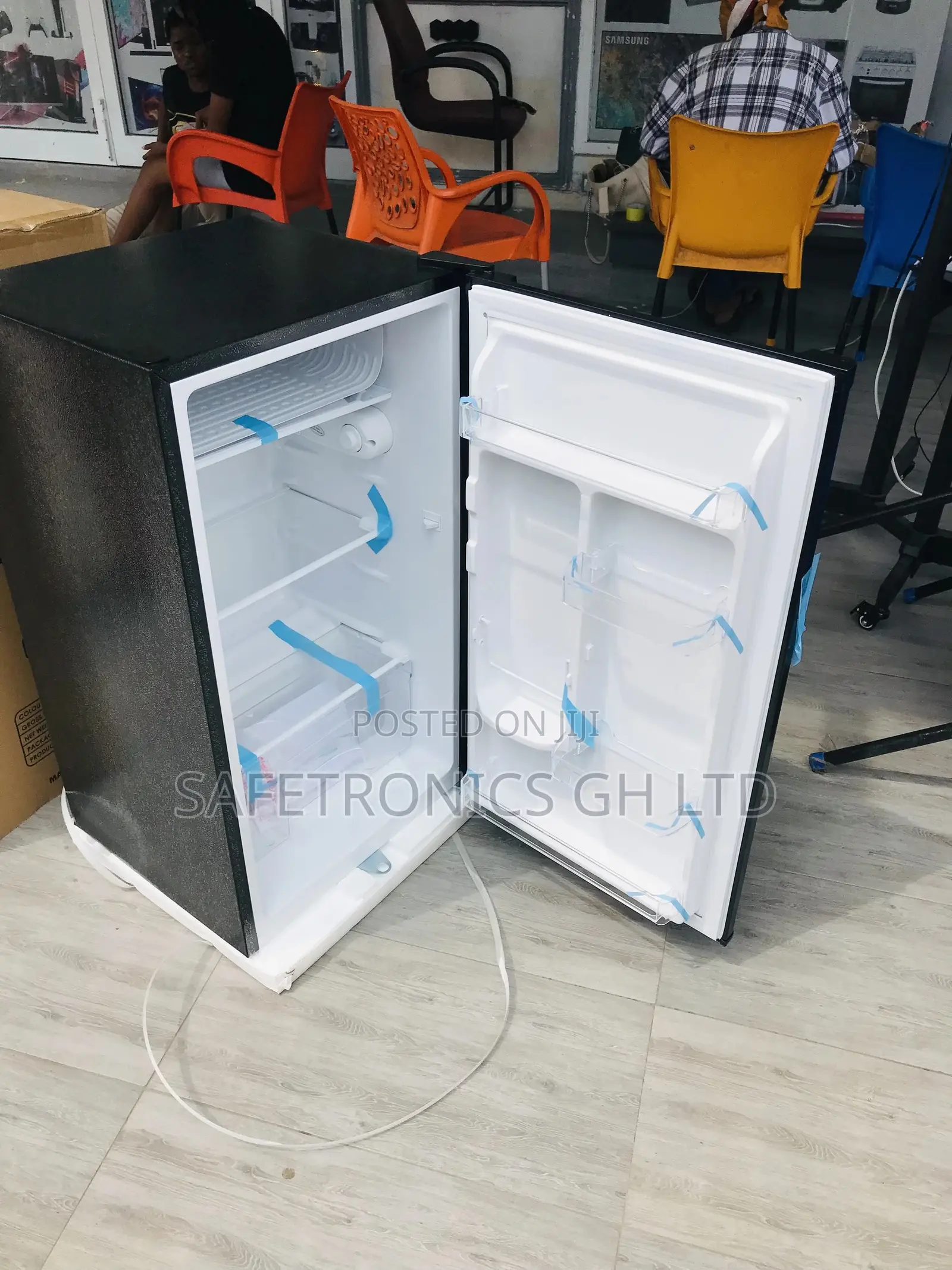 RF-108 Singledoor Topfreezer Tabletop Rainbow Fridge