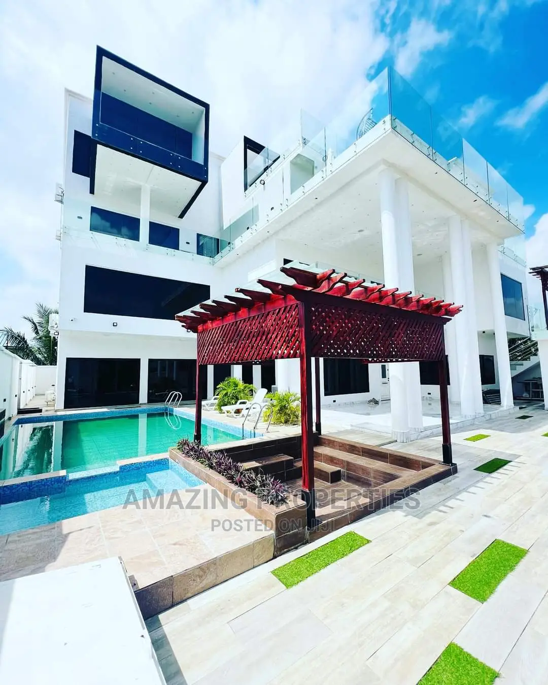 10bdrm House in East Legon for sale