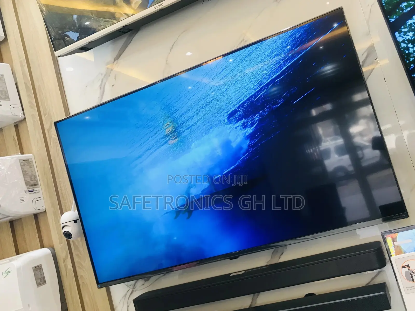 Glossy Crystal 85 Inches LED UHD Samsung BU80 Tv