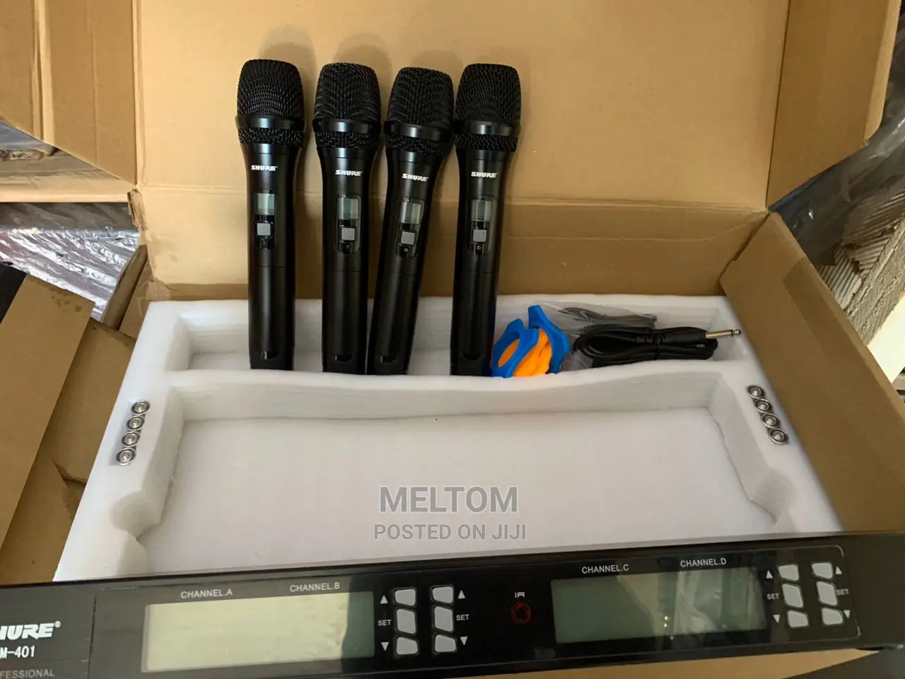 Shure 4in1 Cordless Microphone (Am-401)