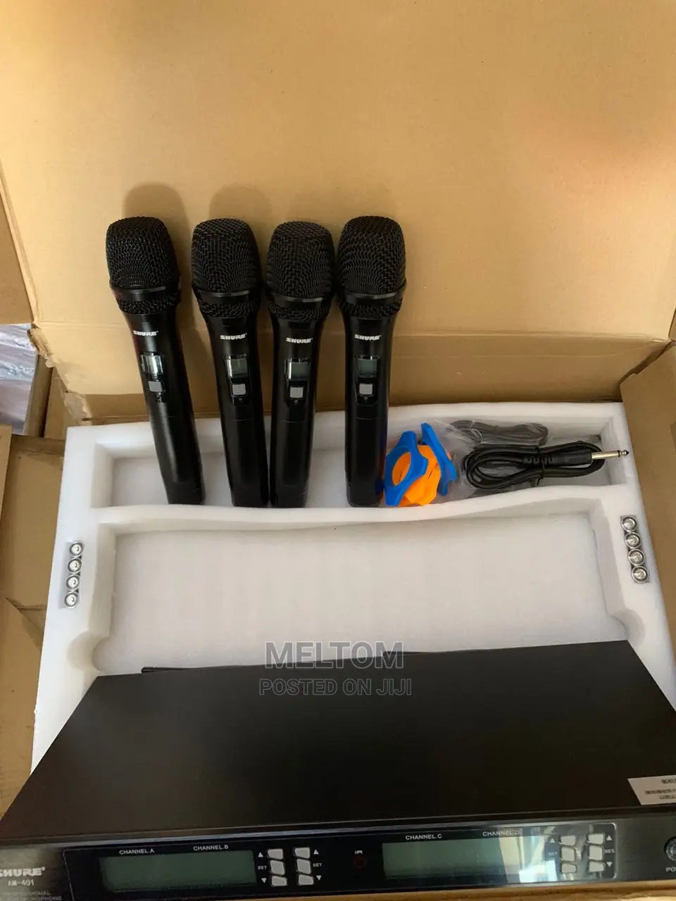 Shure 4in1 Cordless Microphone (Am-401)