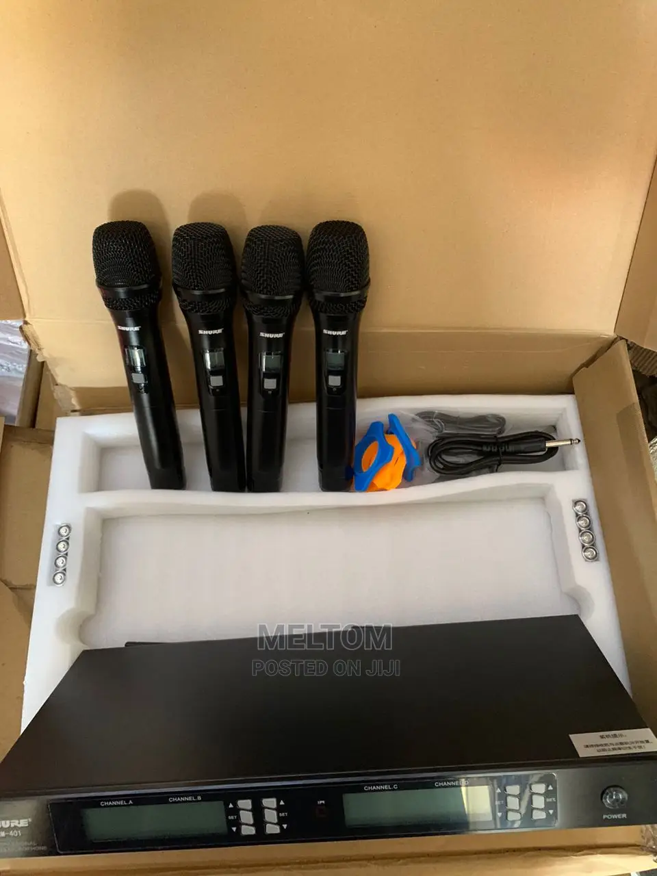 Shure 4in1 Cordless Microphone (Am-401)
