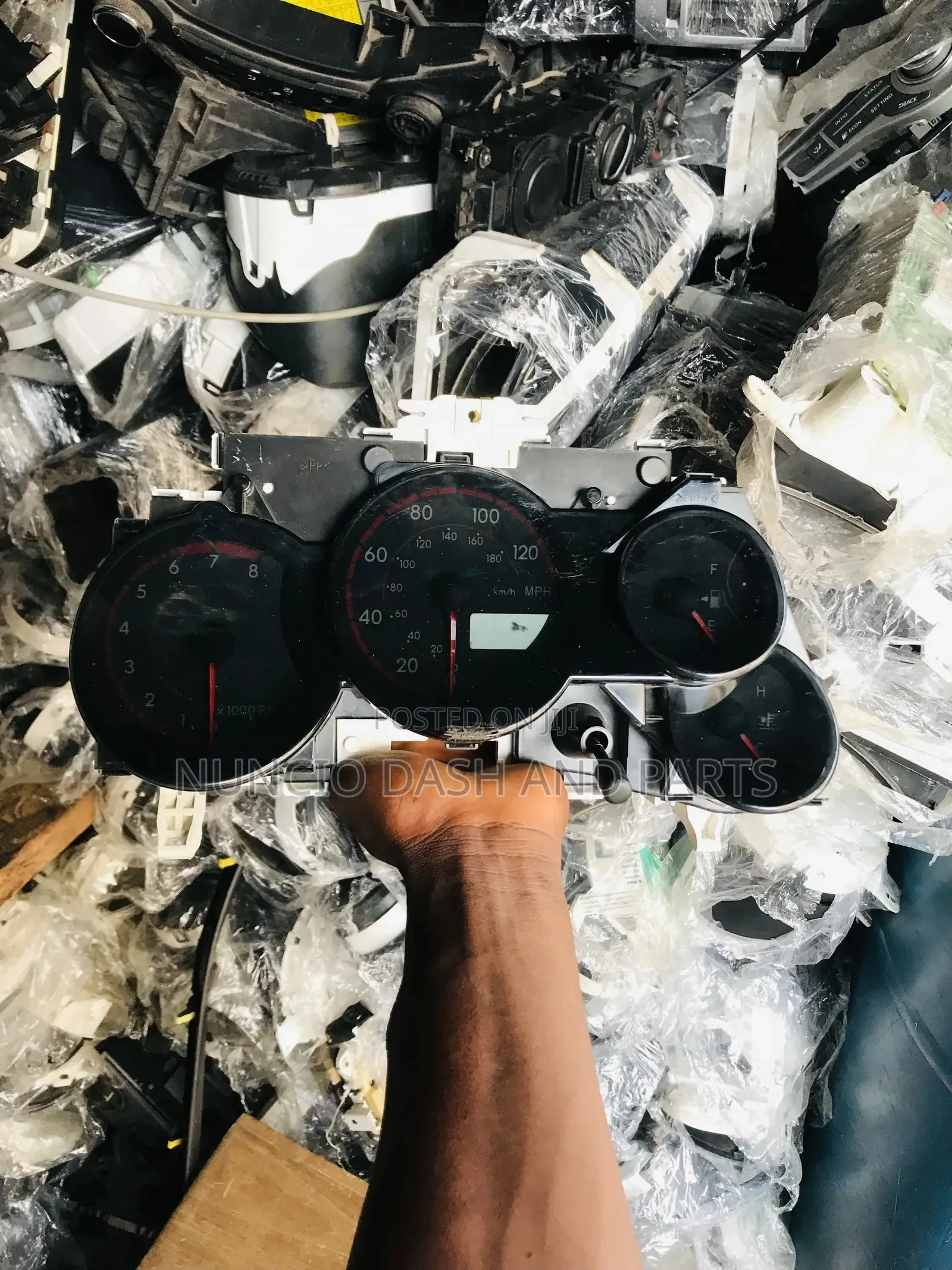 Pontiac Vibe / Toyota Matrix 2003- 08 Meterboard