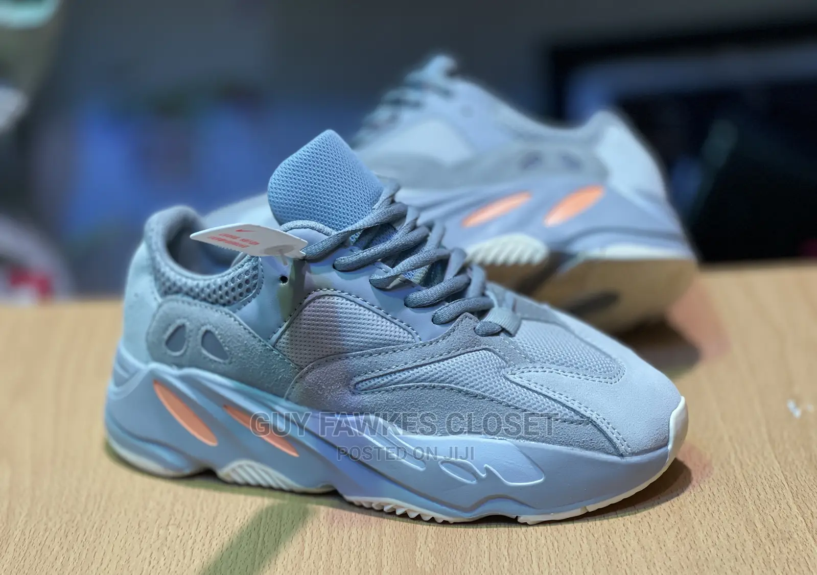 Adidas Yeezy 700