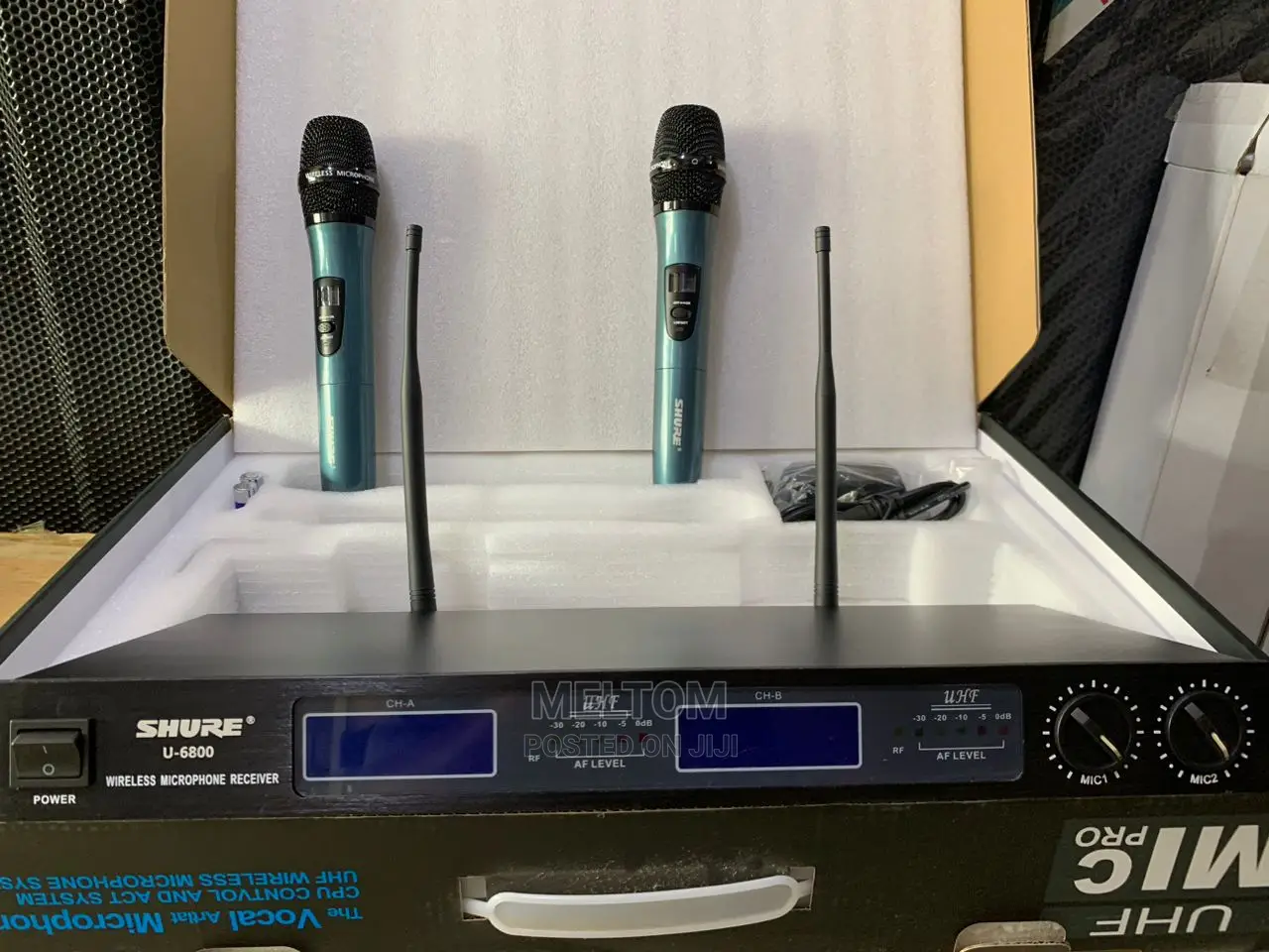 Shure 2IN1 U-6800 Cordless Microphone