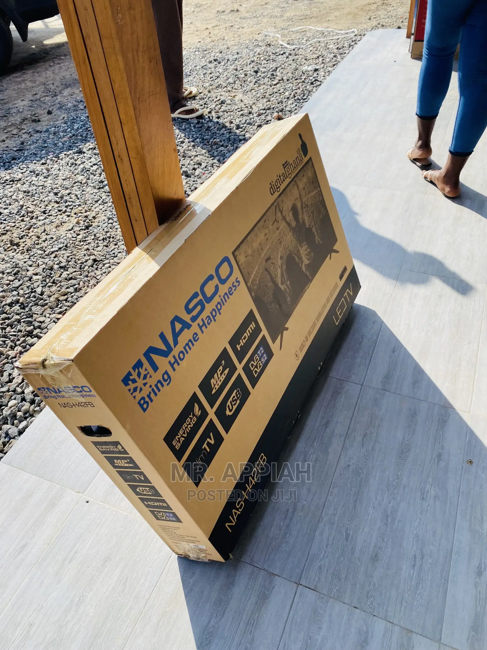 Grab Nasco 42” FHD LED Satelite Tv