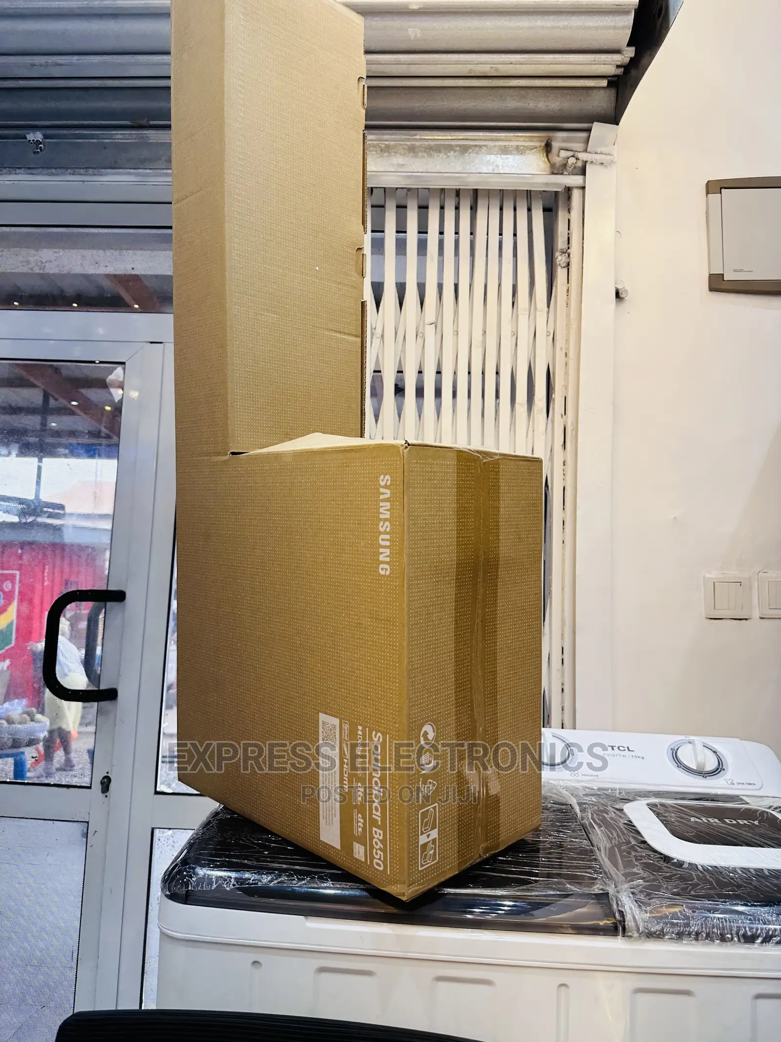 B650 Samsung Wireless Streaming Bluetooth Soundbar