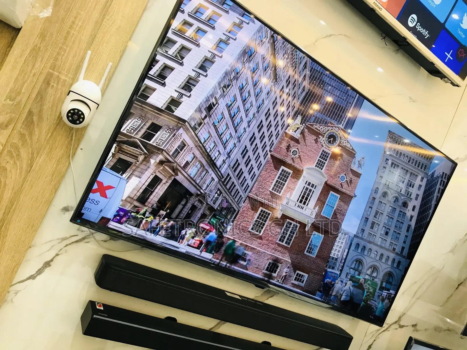 65 Inches Glossy Best Durable Samsung Au70 LED Tv