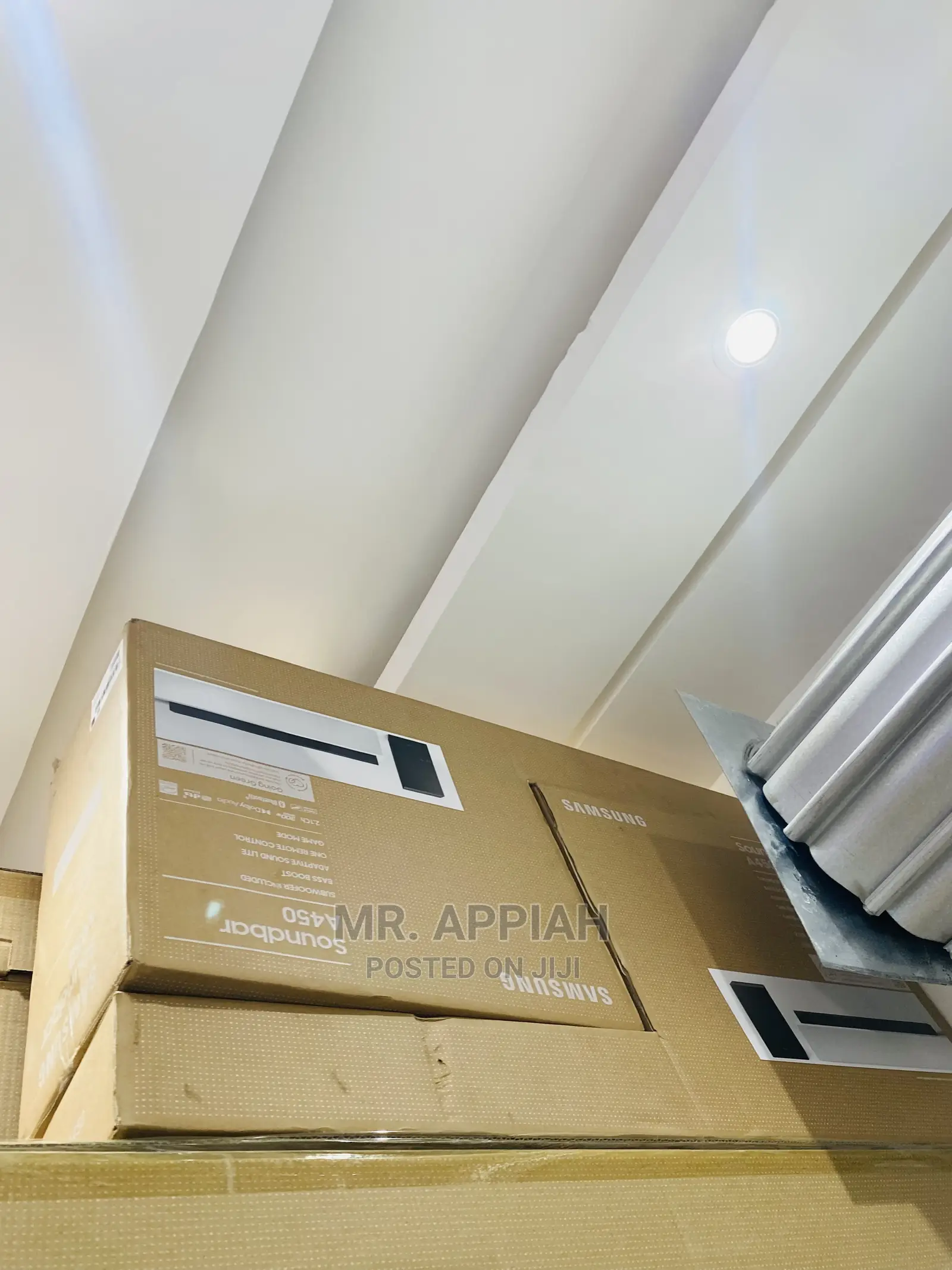 High Quality A450 2.1ch Samsung Basic Black Soundbar System.