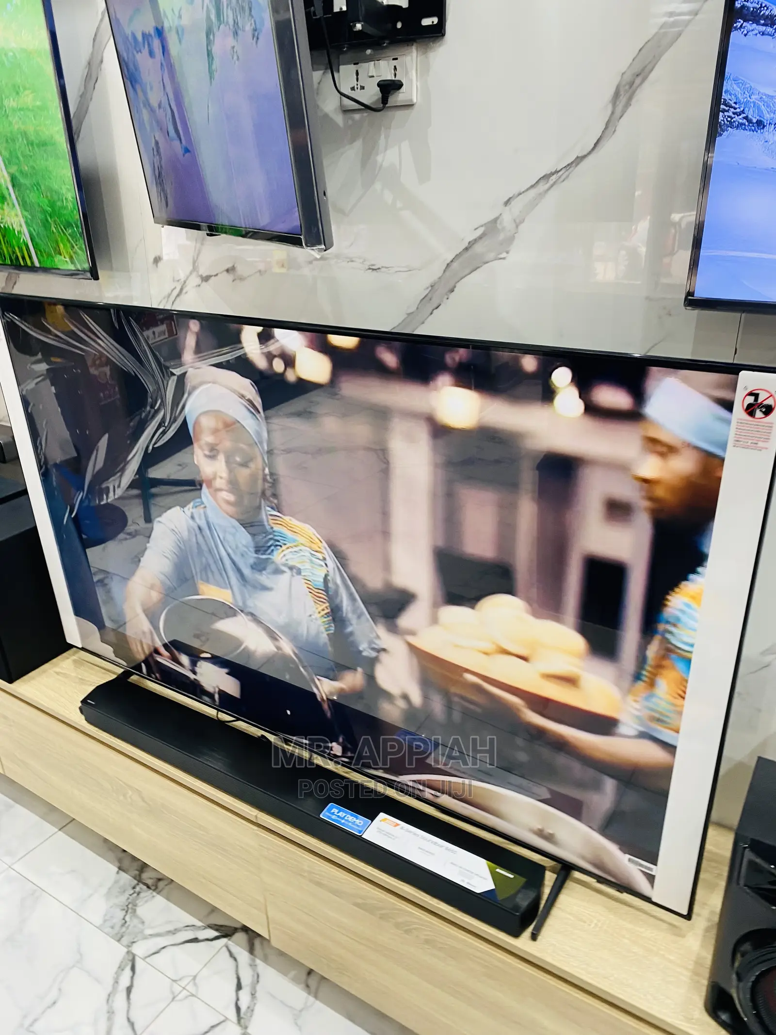 Elegant Black Samsung 55inch Crystal Uhd Led Tv.55cu7172