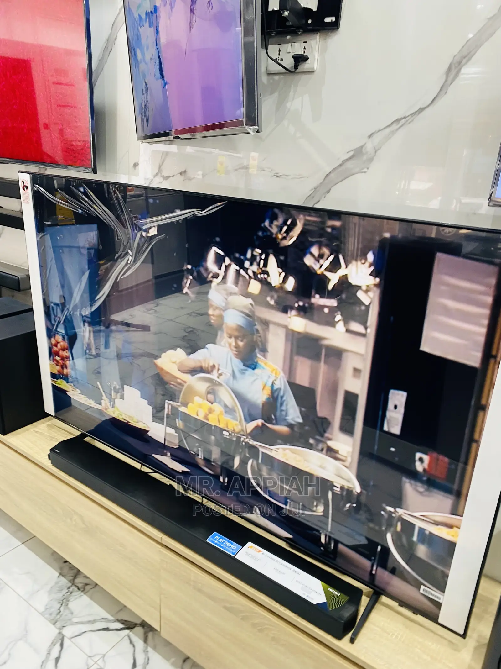 Elegant Black Samsung 55inch Crystal Uhd Led Tv.55cu7172