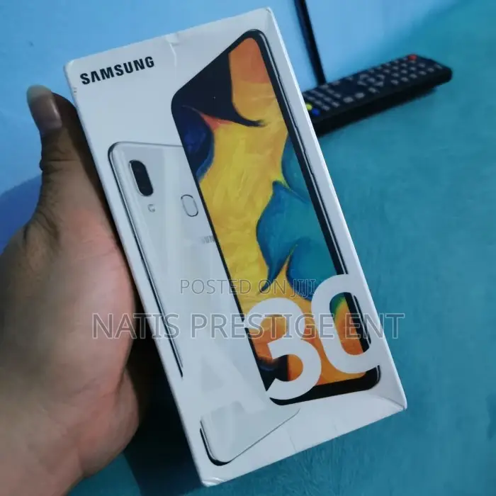 New Samsung Galaxy A30 64 GB White