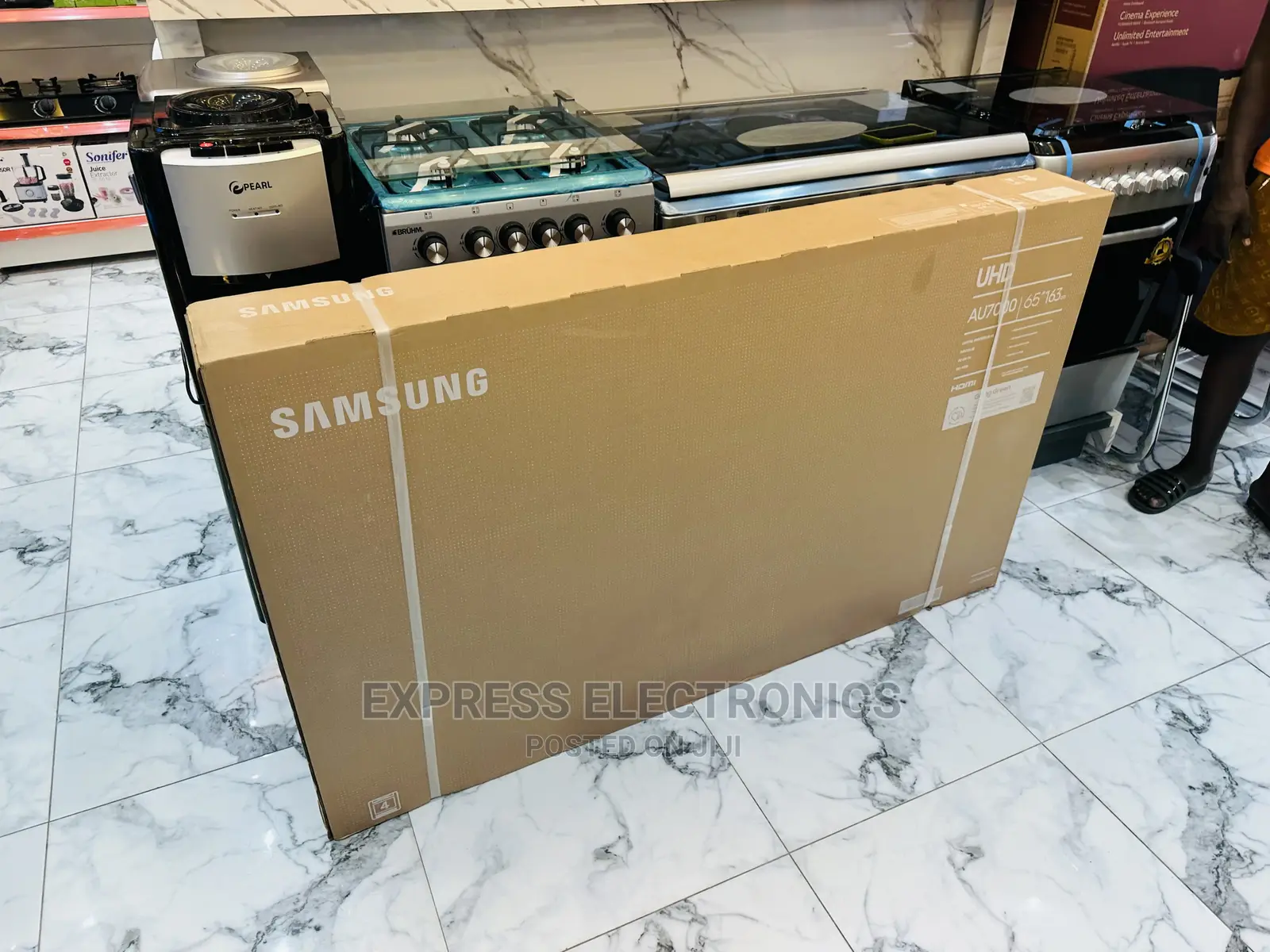 Samsung Newest Tv UHD Smart 65”Au7172