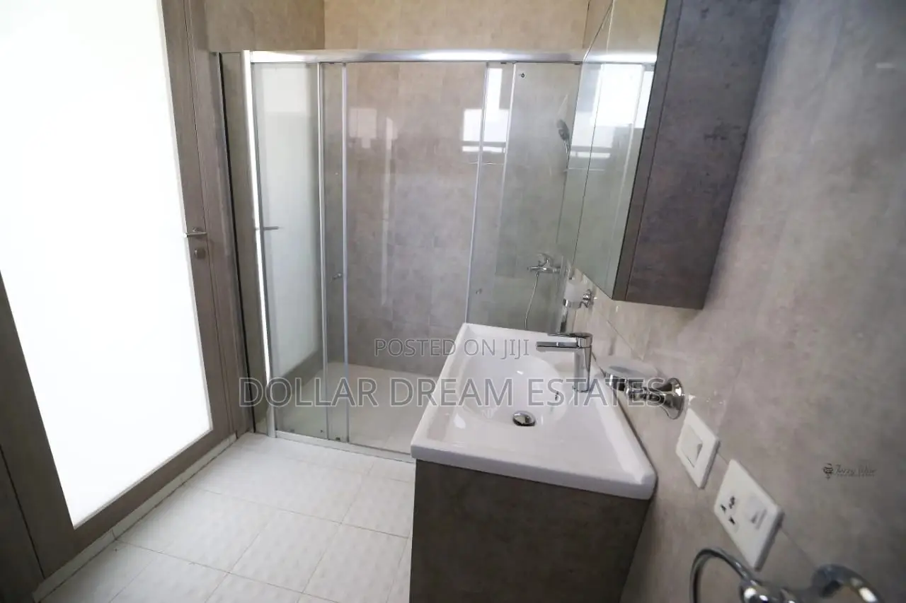 4bdrm House in East Legon for sale