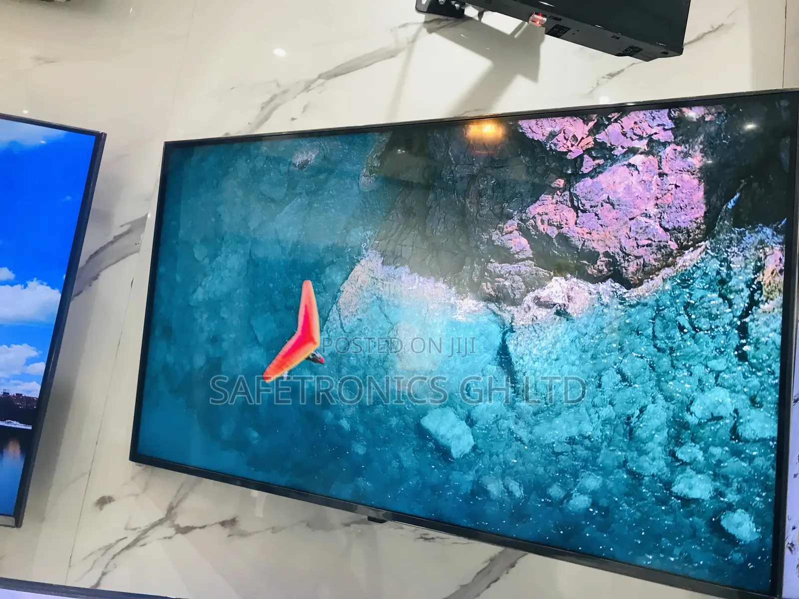 65 Inches Glossy UHD Smart Samsung LED BU80 Tv