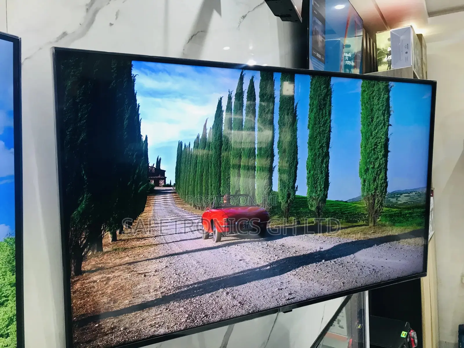 Grab 85 Inches LED Ultra UHD Smart Samsung AU71 Tv