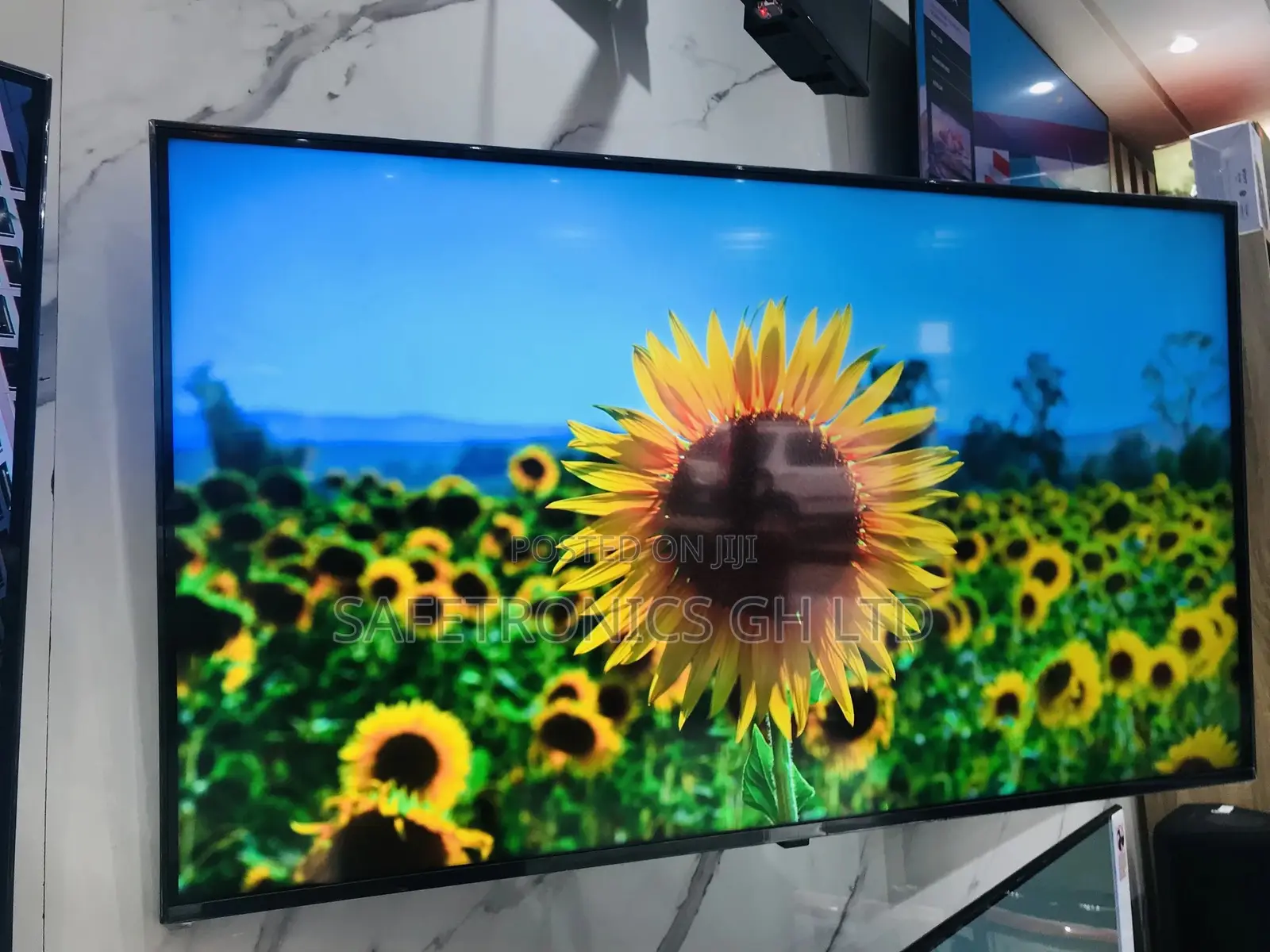 Essential Modern Samsung 55 Inches Glossy QLED UHD Q60B C