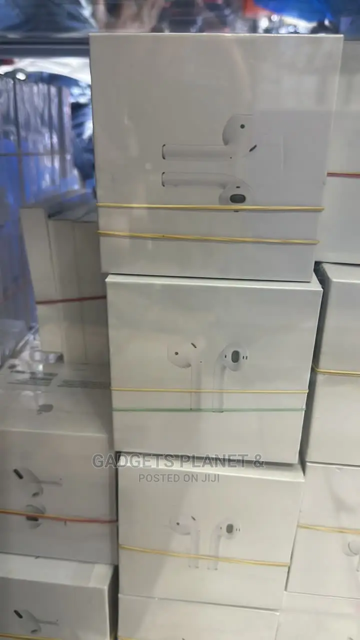 Apple Airpods 2nd Generation With Wireless Charging Case
