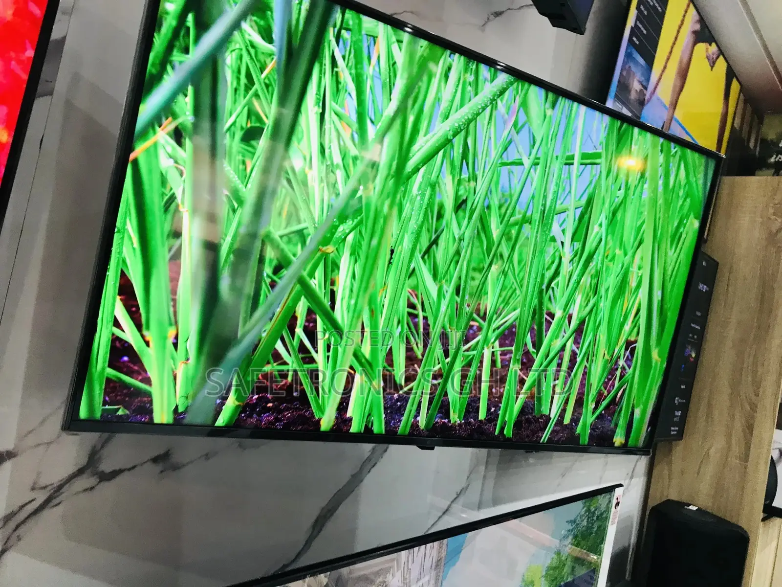 Ultra UHD AU71 Samsung LED Glossy 60 Inches Tv