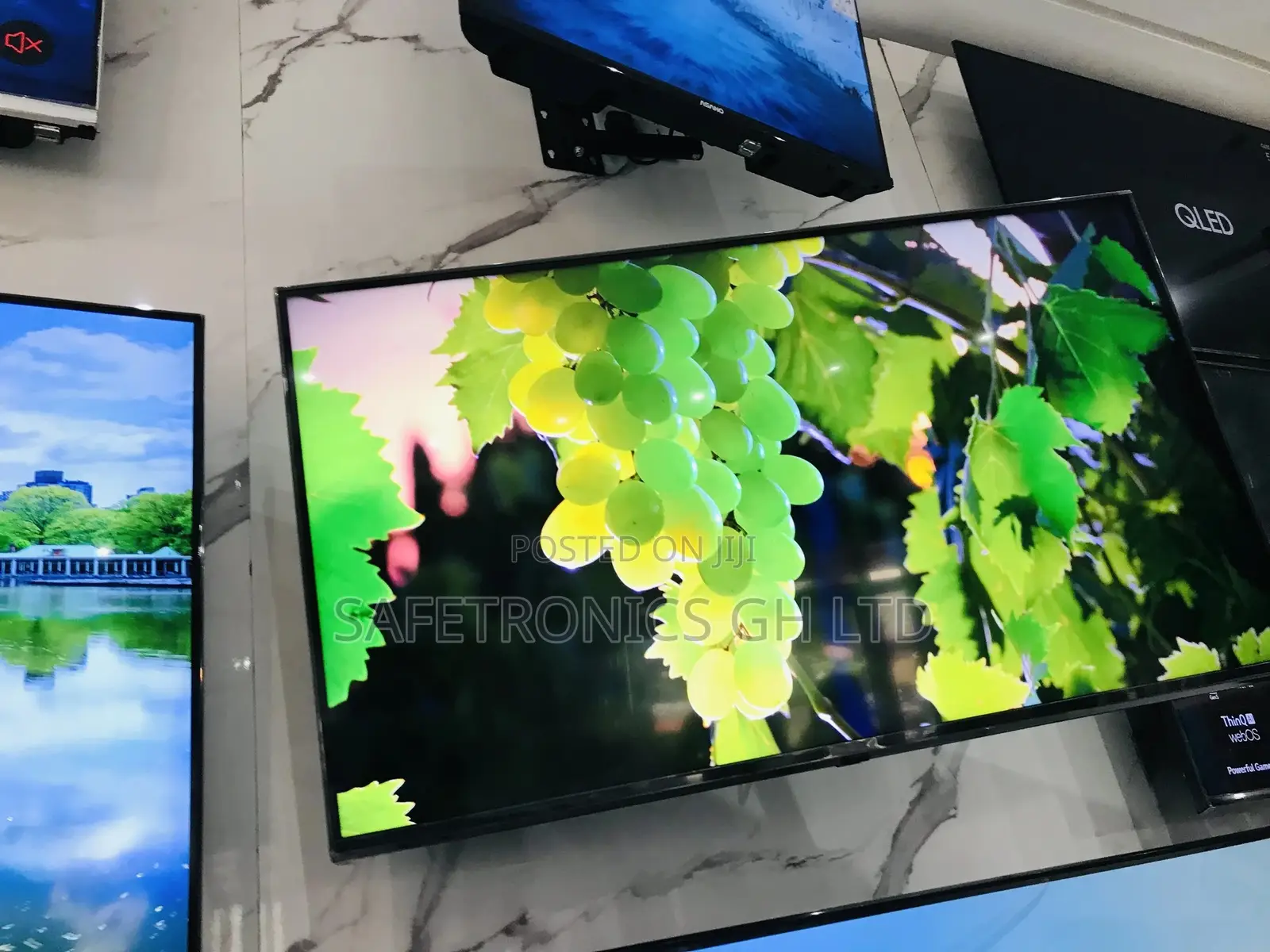 AU80 50 Inches Glossy LED Smart Samsung UHD Crystal Tv
