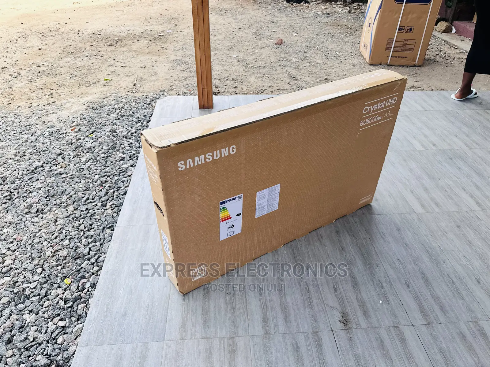 Lovely  New Samsung 2023 Model UHD Smart 43”Cu7172