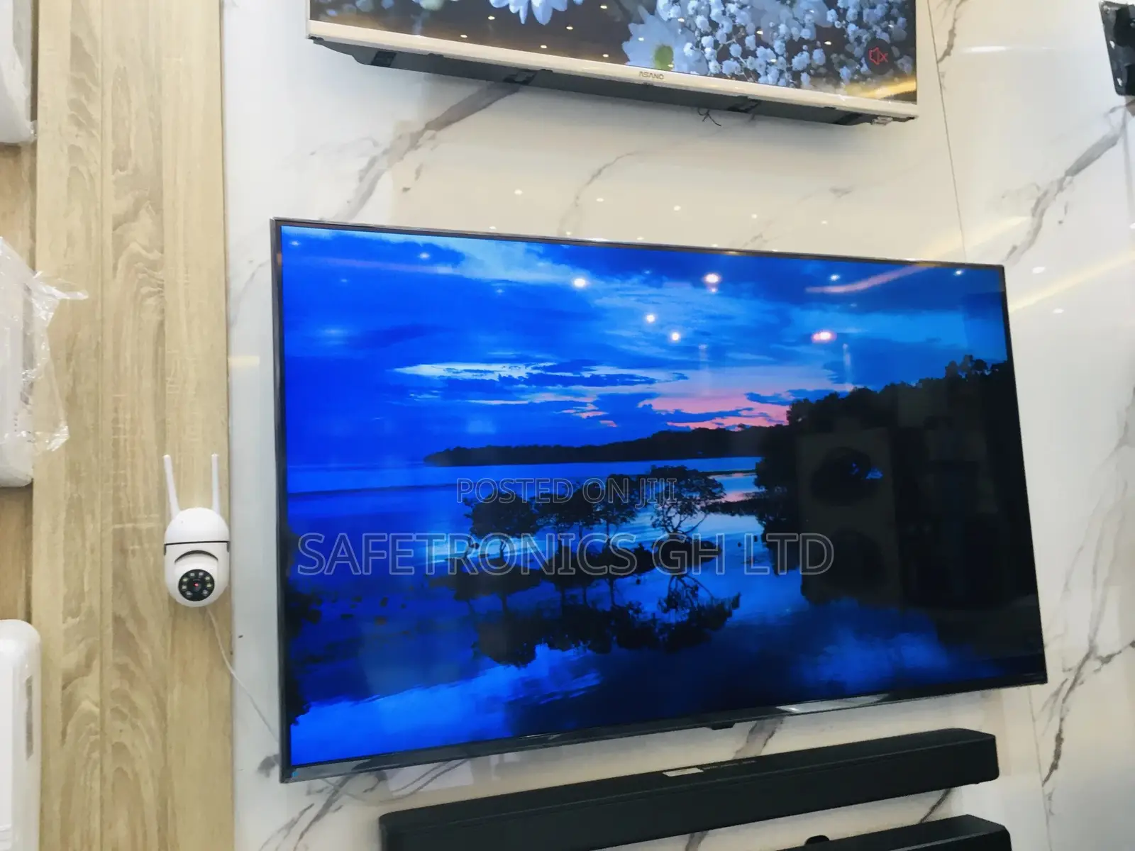 Sealed in Box Samsung AU71 65 Inches Glossy Smart UHD Tv
