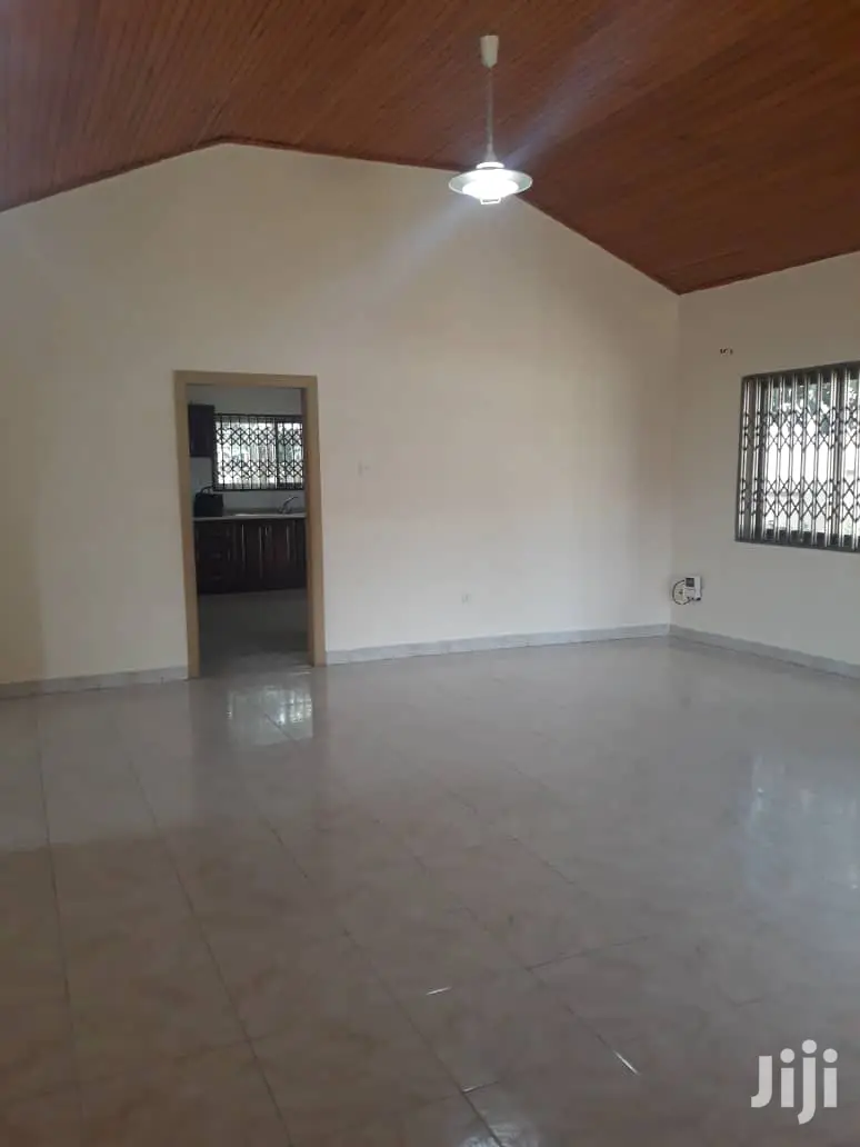 3bdrm House in Bronko Housing, Accra Metropolitan for Rent