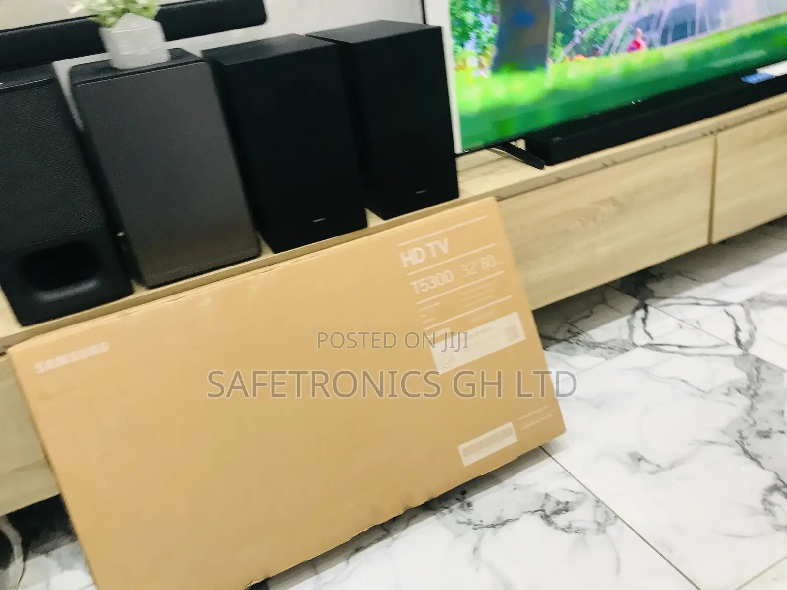 Essential New Samsung Glossy 32 Inches LED T5300 Tv