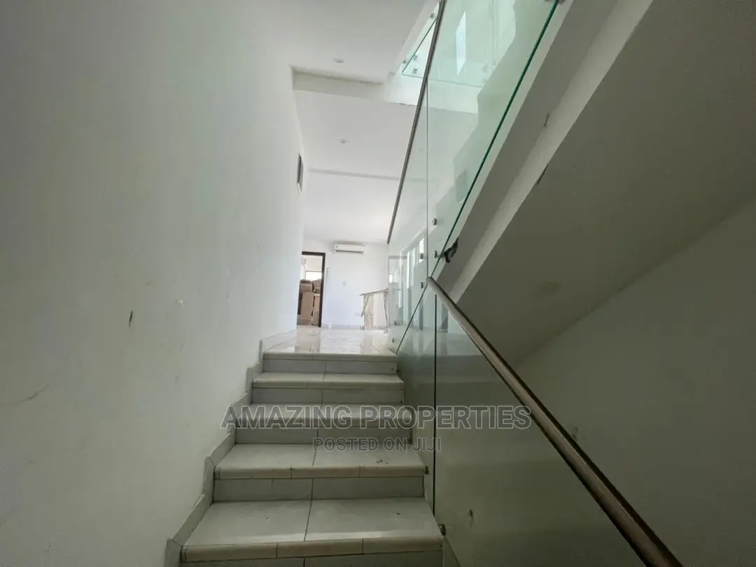 5bdrm House in Airport Residential Area for sale