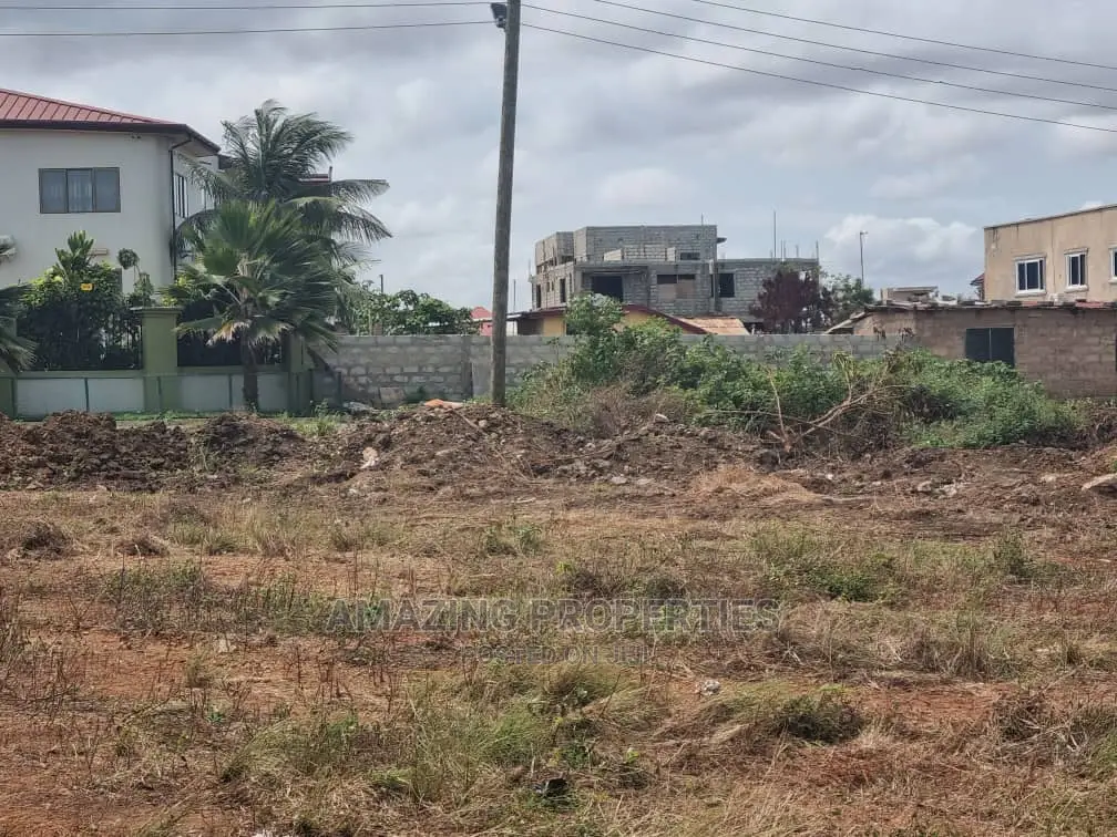 4 Plots of Registered Land at Celebrity Estate Sakumono.
