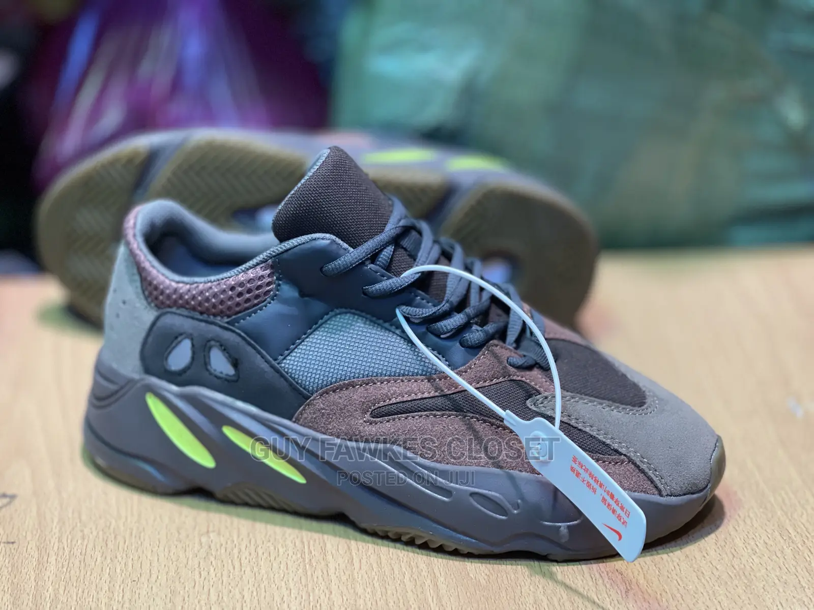 Adidas Yeezy 700