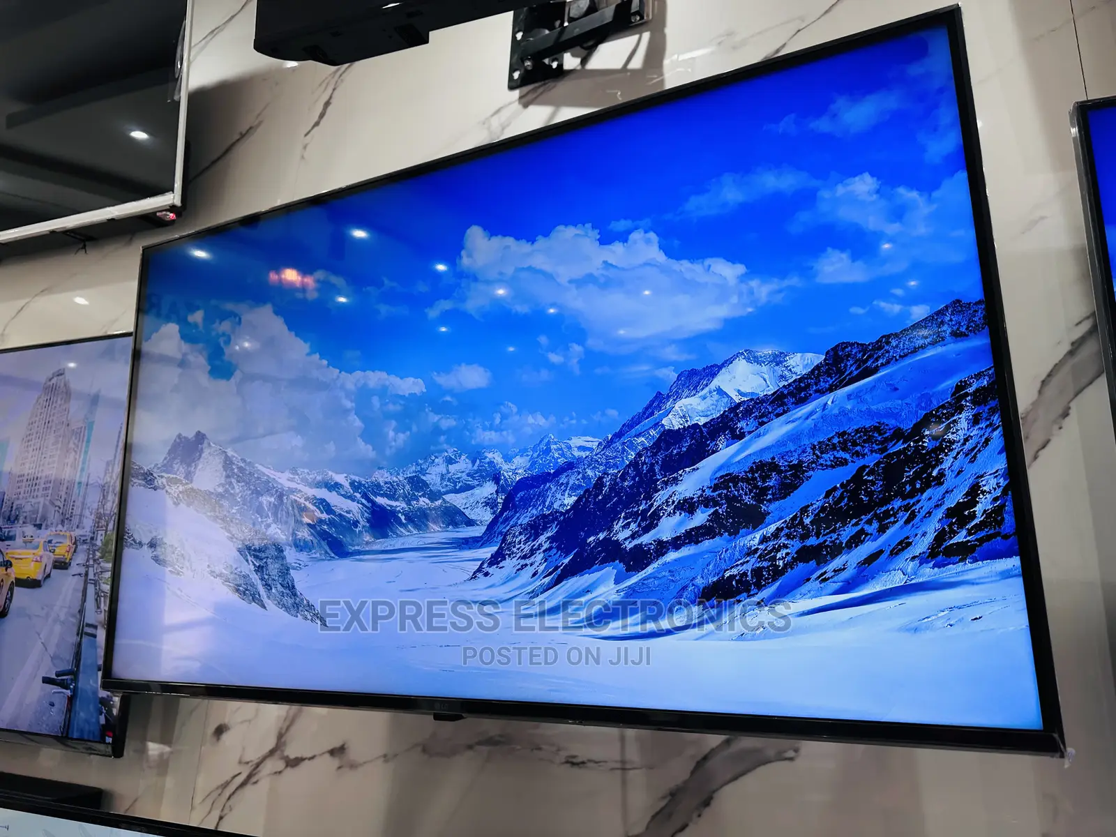 Zealous Sleek Black Smart Samsung UHD 55au7022