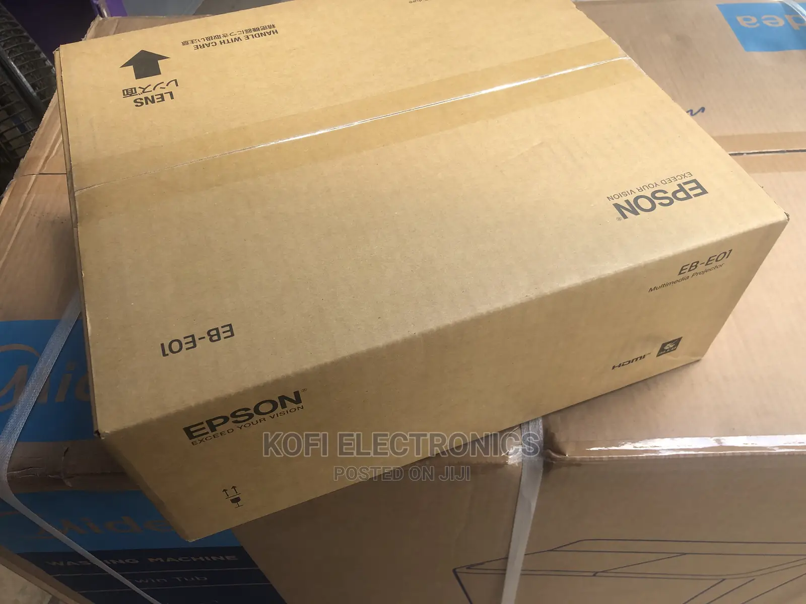 Digital Zoom 1.35x Epson EB-E01 XGA Projector Brightness