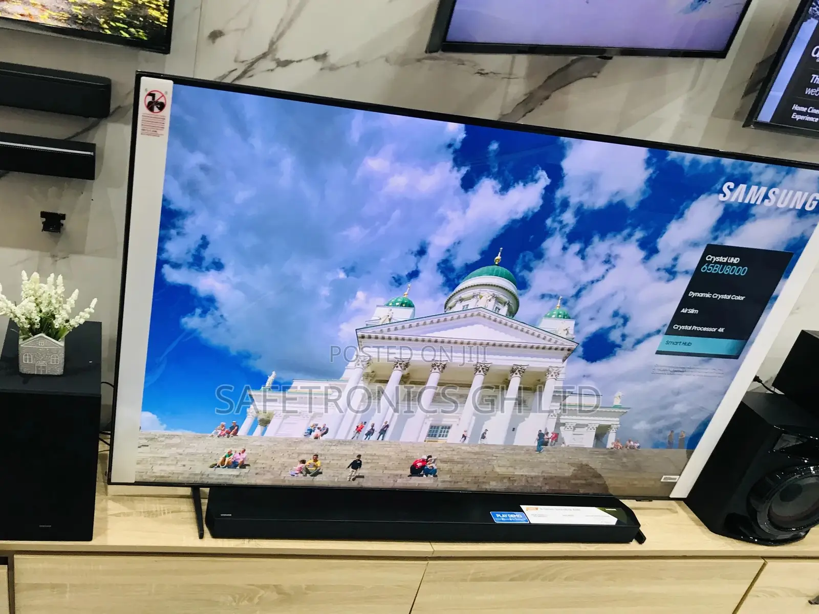 65 Inches Glossy LED Samsung AU70 Smart Tv