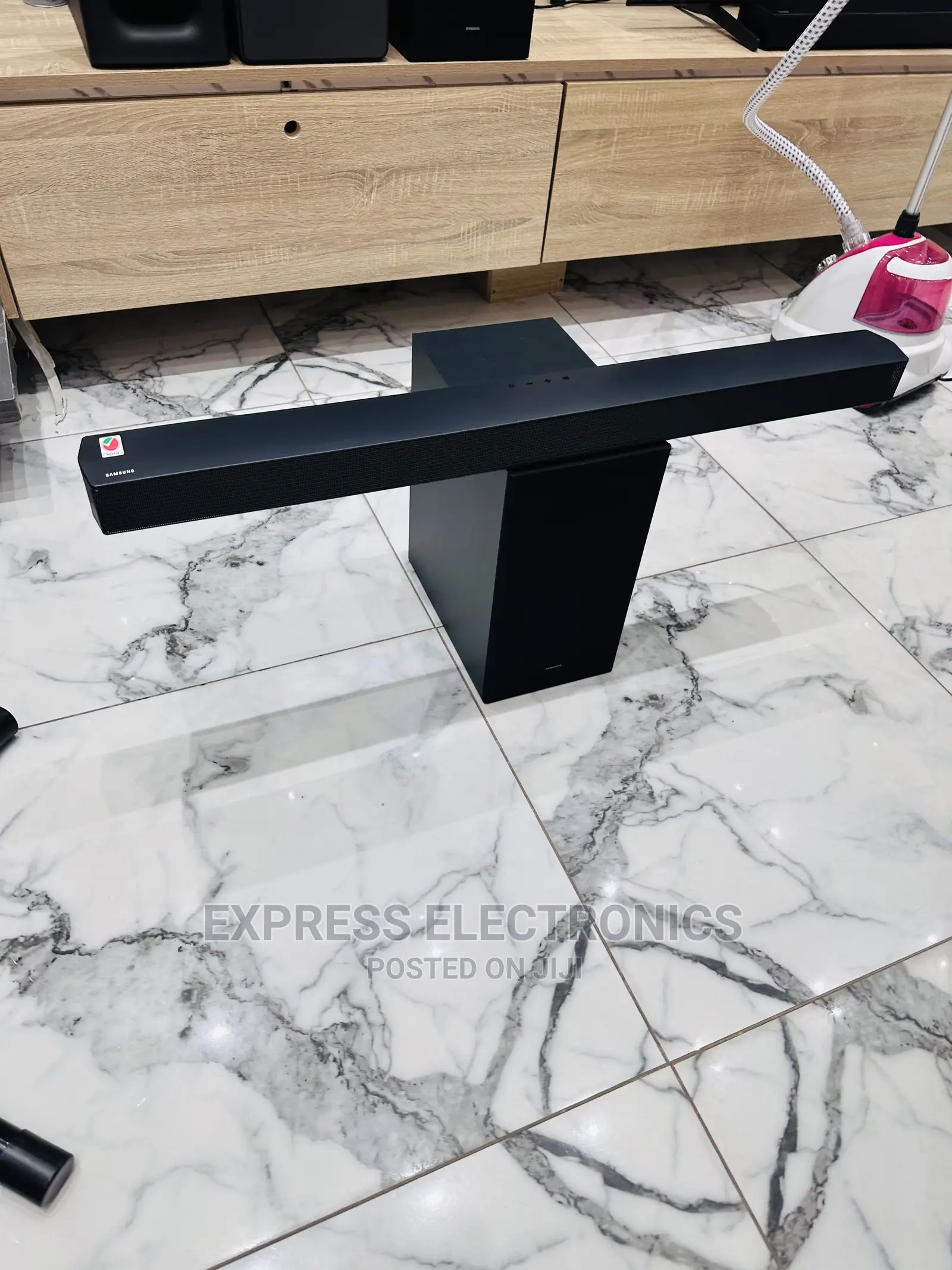 Multi Directional Sound Samsung A450 Soundbar With Woofer