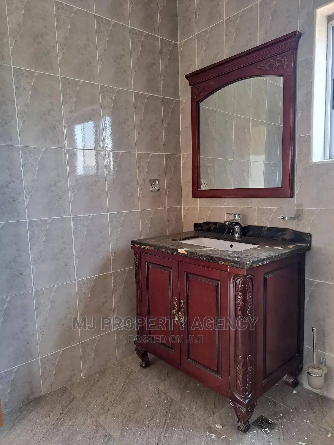5bdrm House in Devtraco, Tema Metropolitan for sale