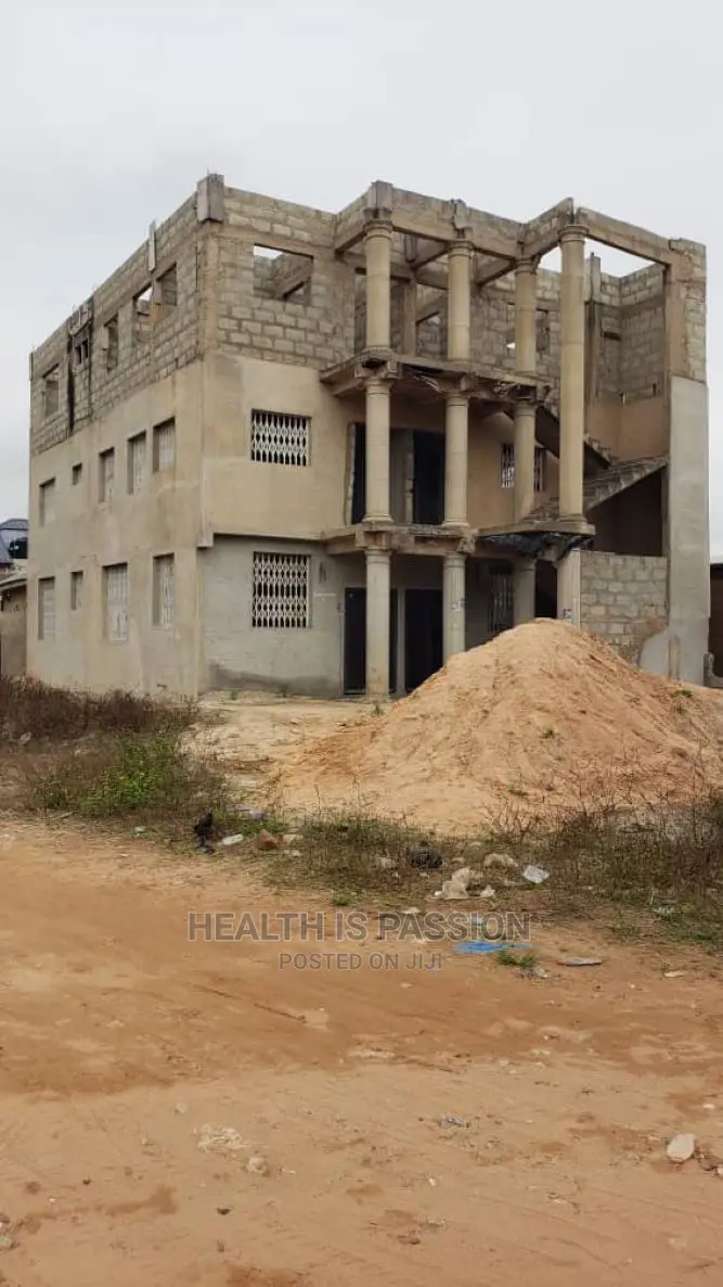 6bdrm Apartment in Abokobi for sale