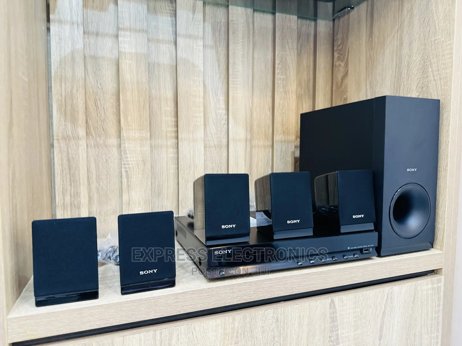 Exclusive Design Sony Sound System DAV-TZ140