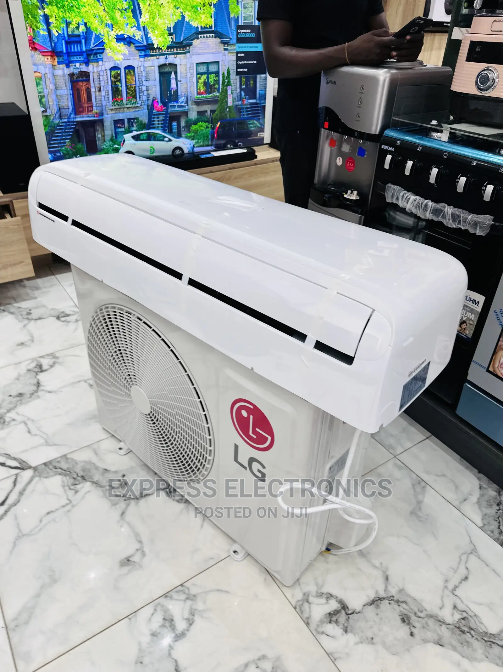 A New Sleek Design 2.5hp Split R410 Gas LG AC White