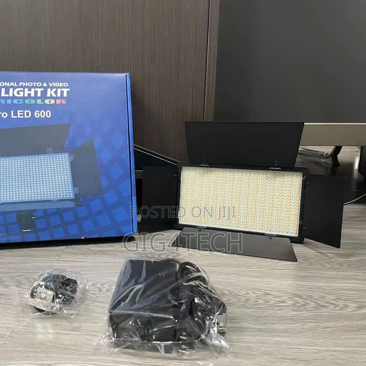 LED 600 Varicolor Professional Video Light