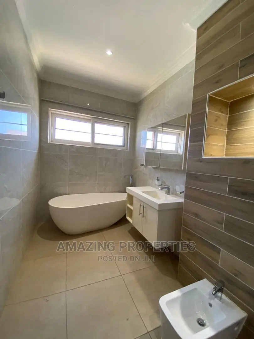 5bdrm House in Airport for sale