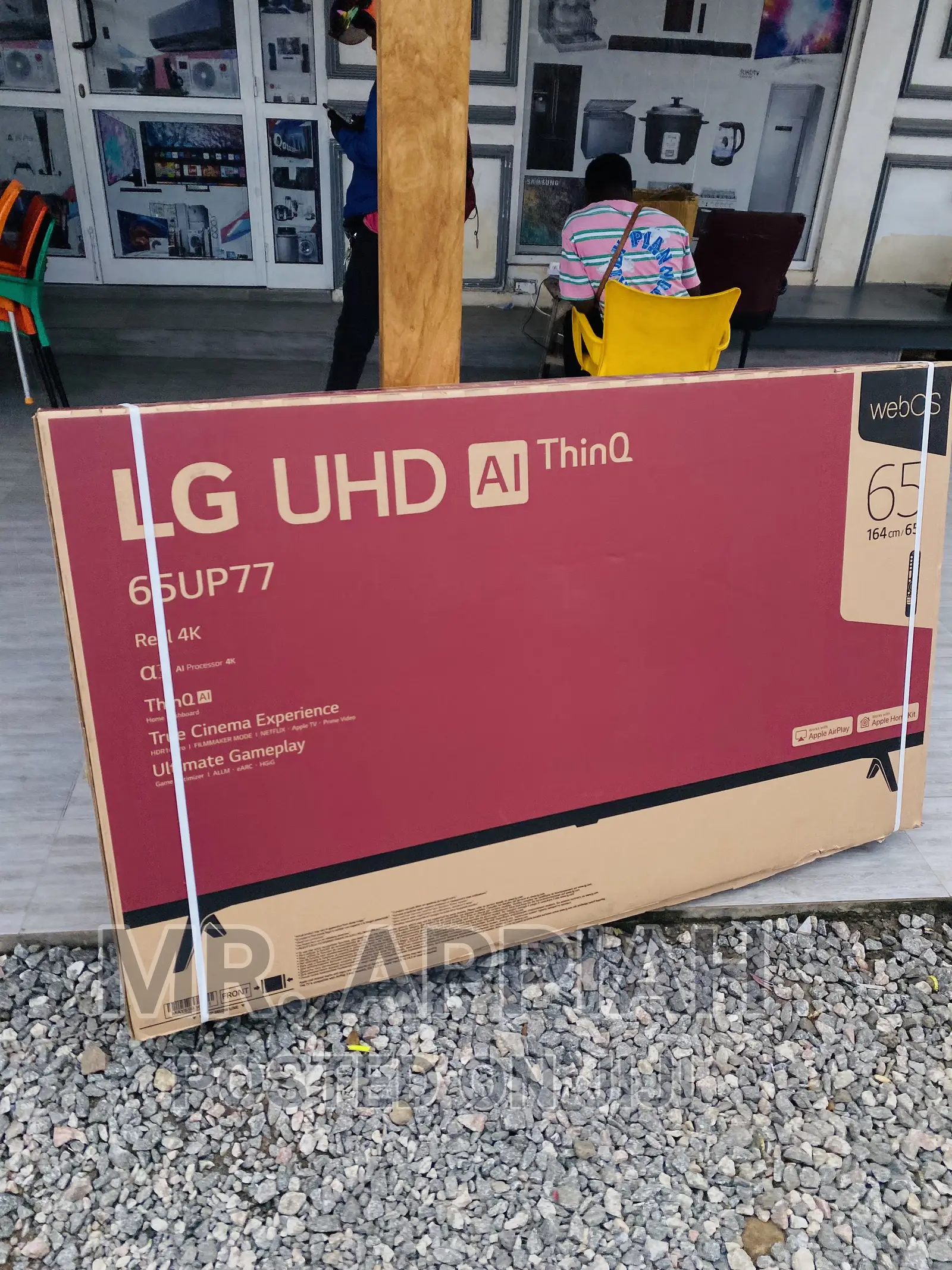 Elegant Black LG 65 Inch Uhd Smart HDR LED Tv. 65UQ70006