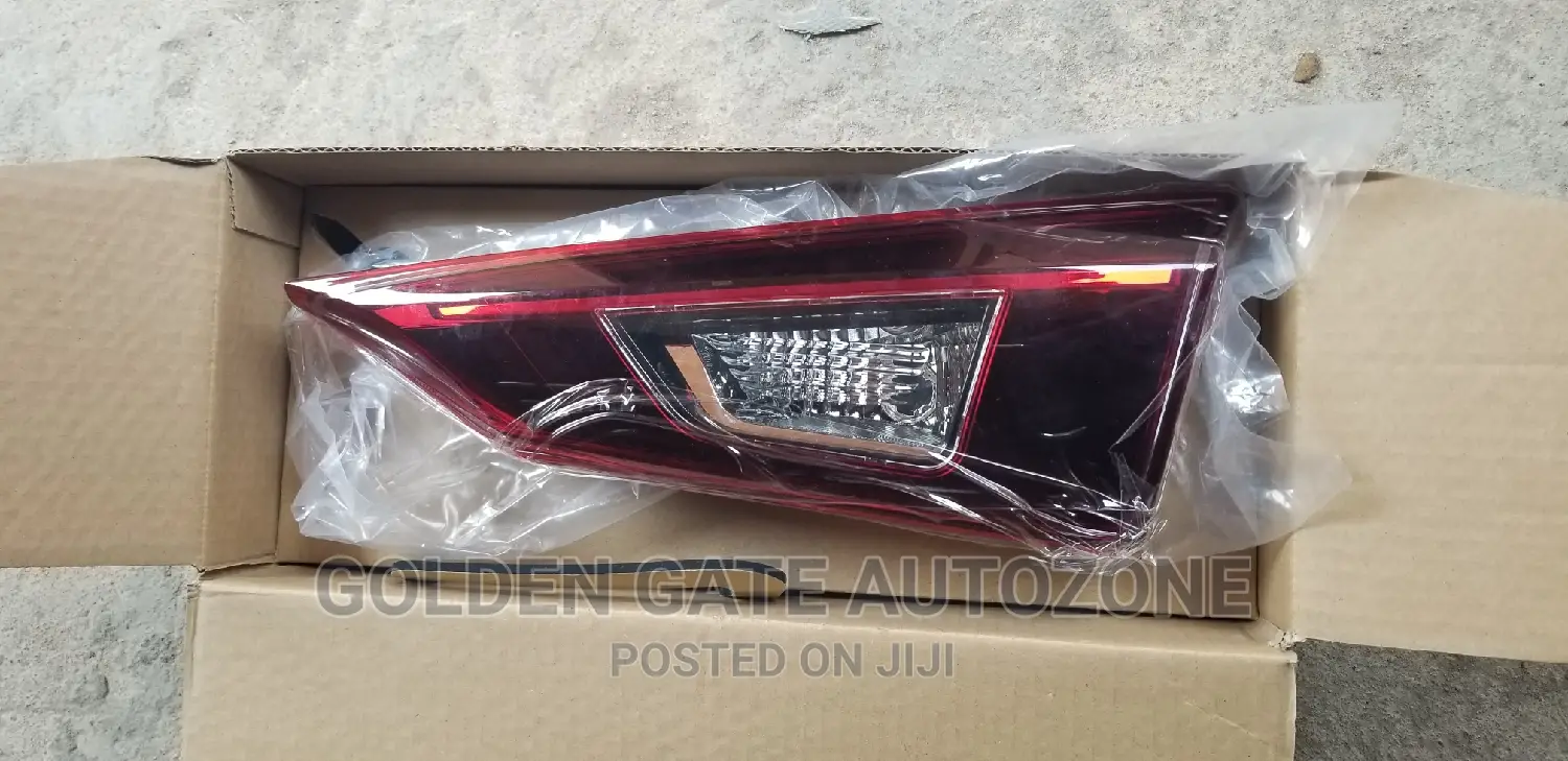 Mazda 3 2015 Bootlight