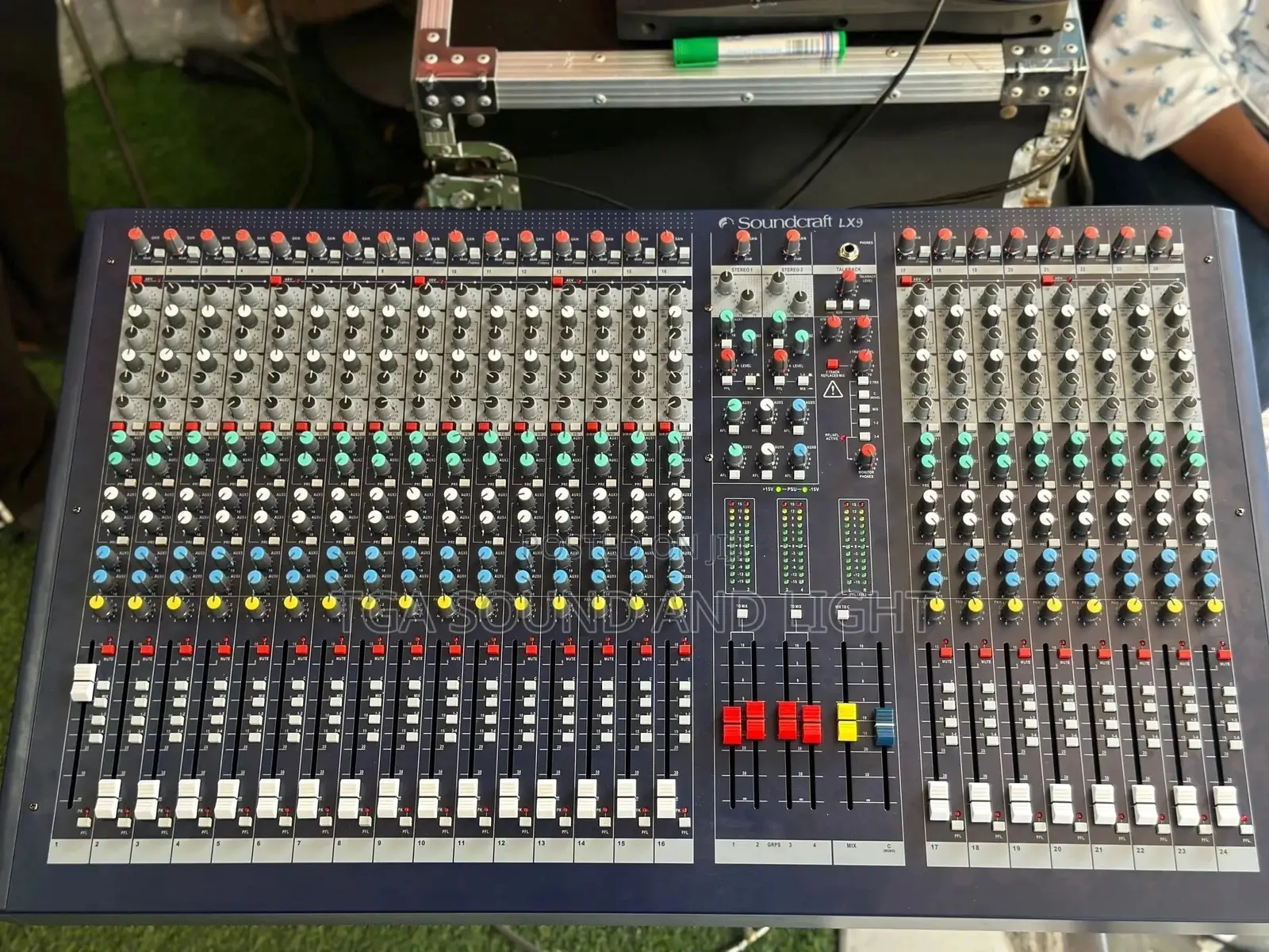Soundcraft Lx9 24 Channels Analog Mixer